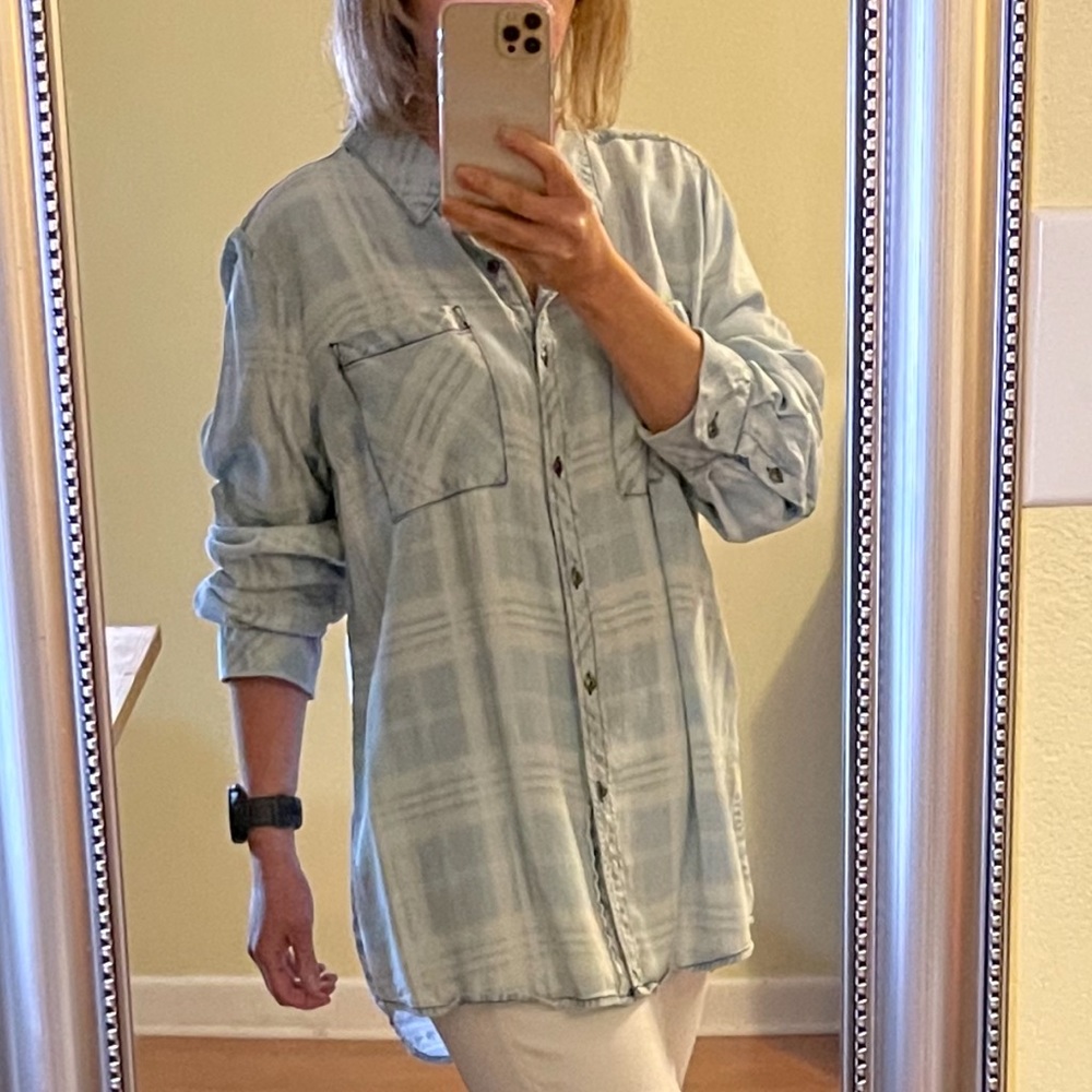 Skies Are Blue Distressed Plaid Top Sz: XL